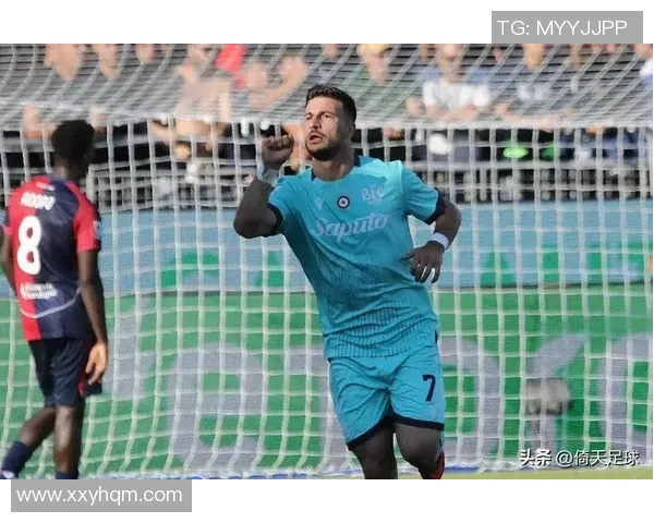 足球场上的传奇人物打球技艺超群的足球明星们解析